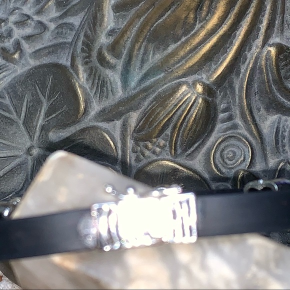 Bracelet with 3 Sliding Rhinestone Hearts - Picture 7 of 8